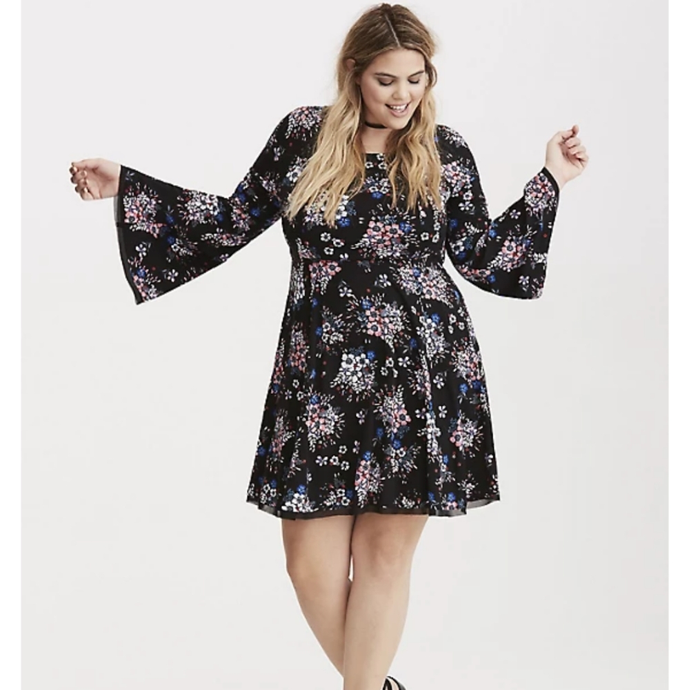 Torrid Floral Challis Bell Sleeve Dress Size 20
